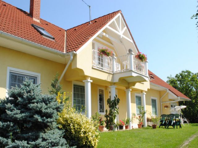 Balatongyörök - Haus-49 - 2 schöne Einfamilienhäuser in einer Ferienzone, nah zum Strand! - für 24 Personen