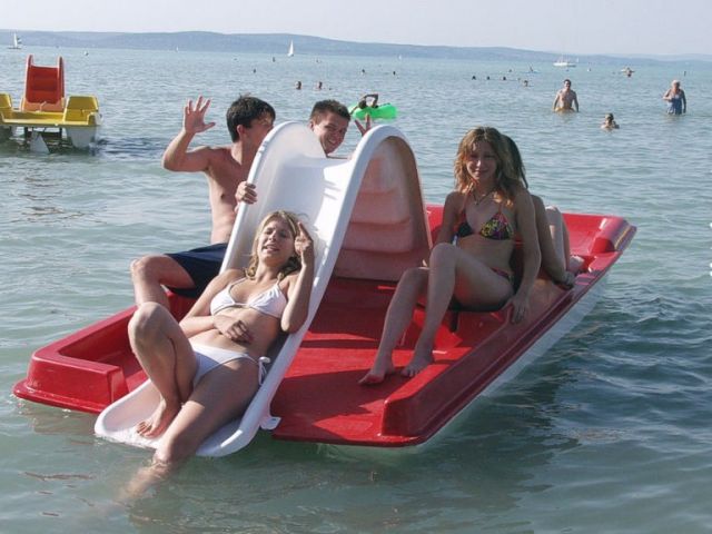 Strände am Balaton / Wasserwelt: Treetbootverleih in fast allen Ferienorten,die Herren müssen Ihre Damen aber selber mitbringen!