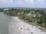 Strände am Balaton / Wasserwelt - Neu angelegter Sandstrand Balatonlelle