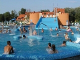 Ausflugtipps und Freizeitbeschäftigung - Der Napfeny Strand in Balatonlelle mit Spaßbad und Sandstrand