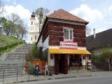 Tihany mit seiner Halbinsel einer der schönsten Ferien und Ausflugsorte am Balaton in Ungarn - Paprikahaus in Tihany am Marktplatz