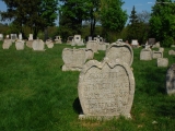 Balatonudvari-Fövenyes nur ca. 10 km entfernt von der Halbinsel Tihany - Einmaliger Herzformfriedhof