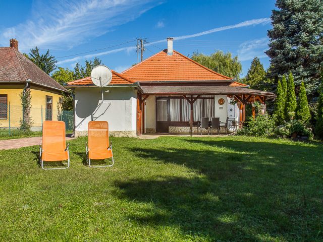 Unterkunft - Plattensee-Reisen - Balatonmariafürdö - Haus-154 - Gemütlicher Ferienbungalow nur 250 m zum See bis 5 Personen - für 5 Personen
