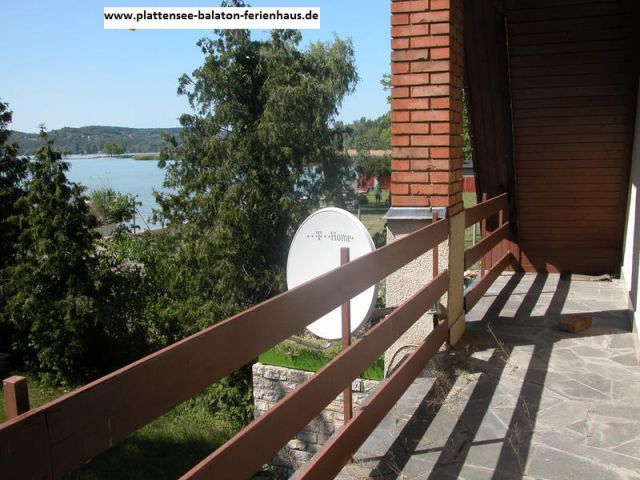 Siofok: Ferienobjekt bis 8 Personen, direkt am Ufer mit Steg und großem Garten! - Ferienhaus direkt am See in Szantod