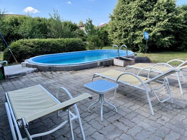 Keszthely: Ferienhaus mit 2 sep. Wohnungen, Pool, Klima, seenah bis 10 Personen, alleinige Nutzung - 