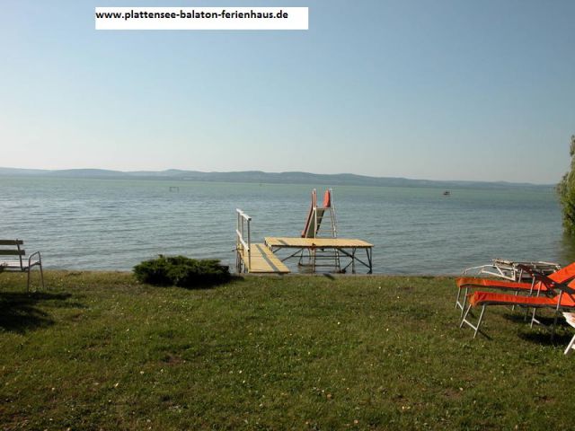 Balatonszarszo: Ferienvilla mit Privatsteg/Strand direkt am Wasser bis 12 Personen, alleinige Nutzung - Ferienhäuser und Villa am Plattensee Südufer