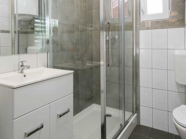 Vonyarcvashegy: Schönes gemütliches/modernes Ferienhaus alleinige Nutzung bis 5 Pers. - Haus in Vonyarcvashegy