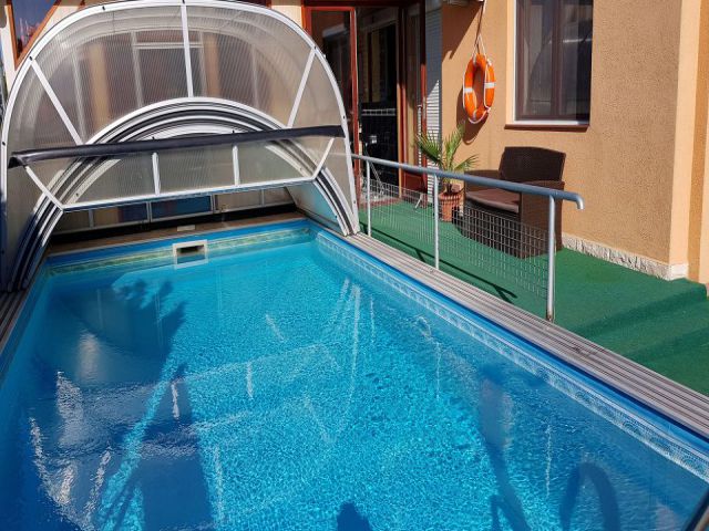 Siofok: Appartementhaus mit Pool/Whirlpool am Goldufer von Siofok nahe Coca Cola Beach. - Ferienhäuser in Siofok sehr nah am See