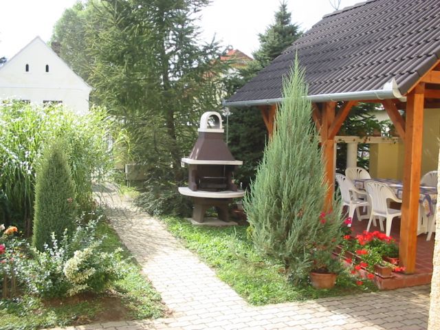 Balatonbereny: Modernes Ferienhaus mit wunderschönem Garten für 4 bis 8 Personen, Preishit! Internet! - 