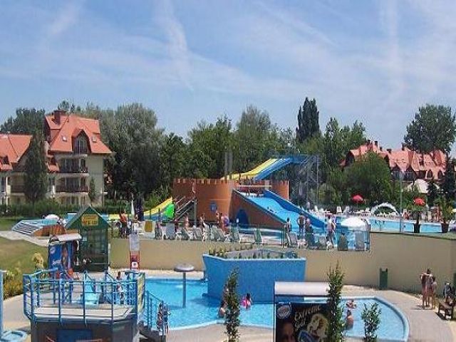 :  - Freizeitanlage und Sandstrand Balatonlelle